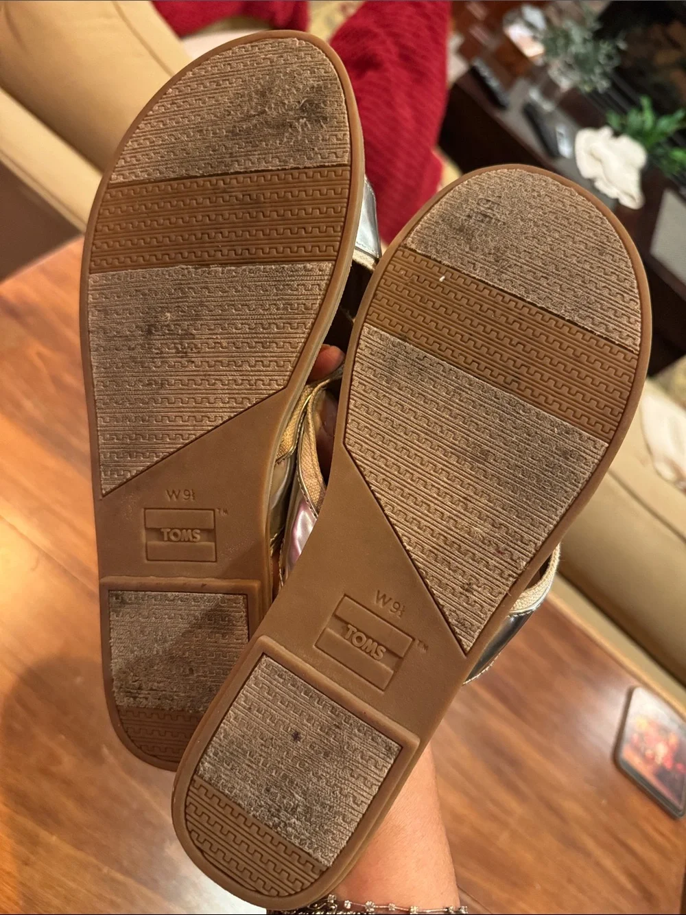 TOMS Women’s VIV Silver Speccio Slide Sandal Shoe 9.5 Metallic Crisscross Strap